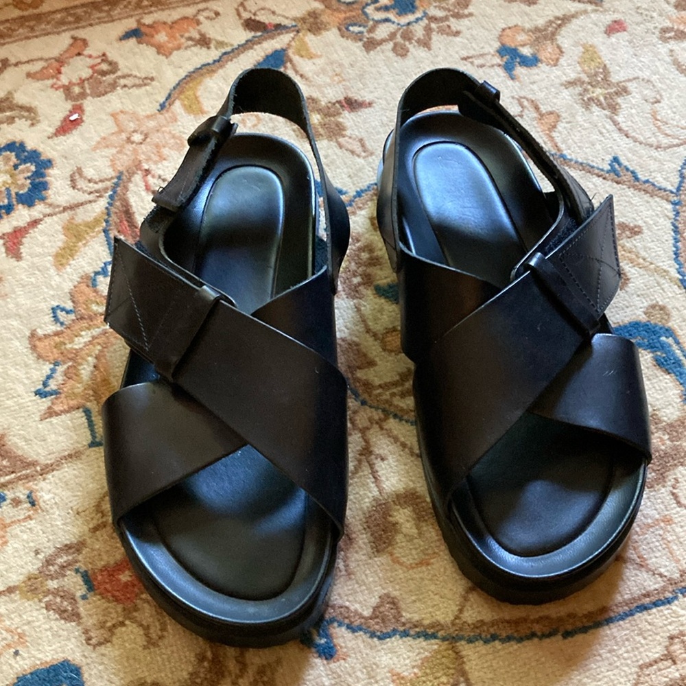 Luca del Forte men’s size 10.5 US (44 EUR) black leather sandals. Made in Italy